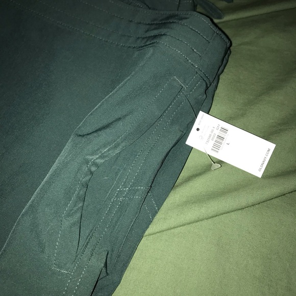super cooling and comfy, old Navy green active wear cargo pants - Picture 4 of 5